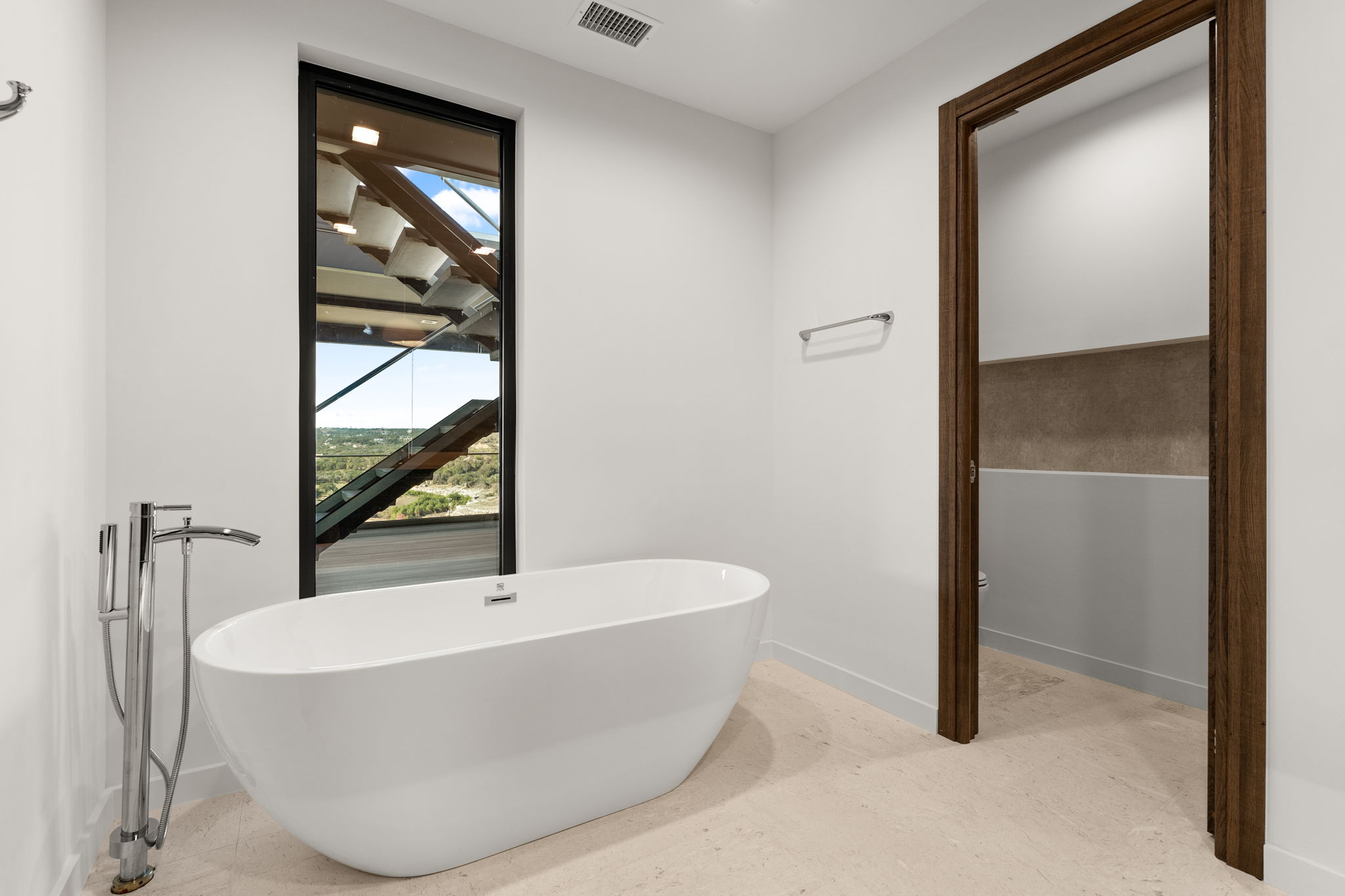 37-web-or-mls-2714 Lakehurst Rd-14